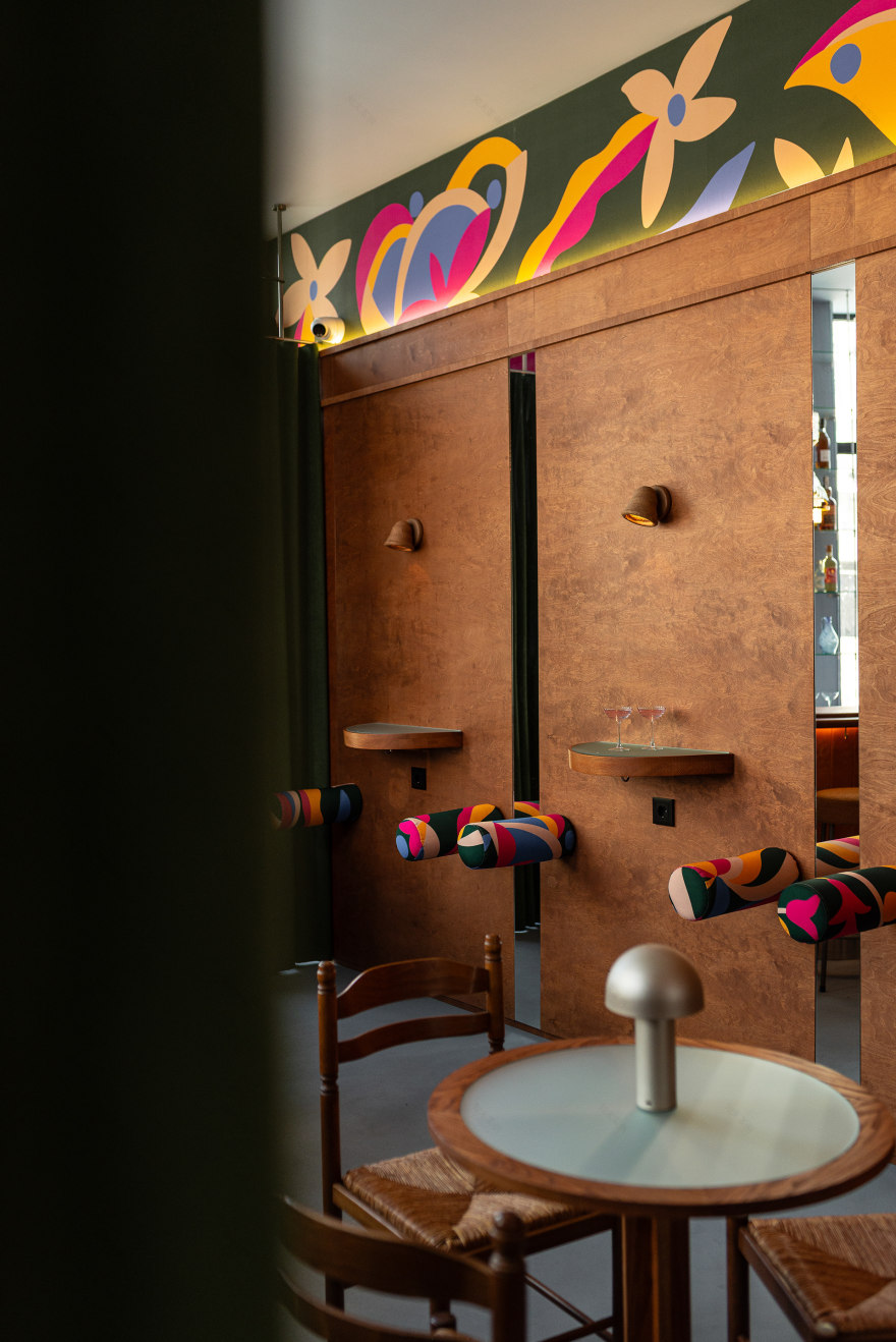 爱芝野甜品酒吧
注:由于OI CHI YE可能并非常见词汇,推测为品牌名音译,这里按发音给出一种可能的翻译,若有特定含义请提供更多背景信息 丨乌克兰基辅-23