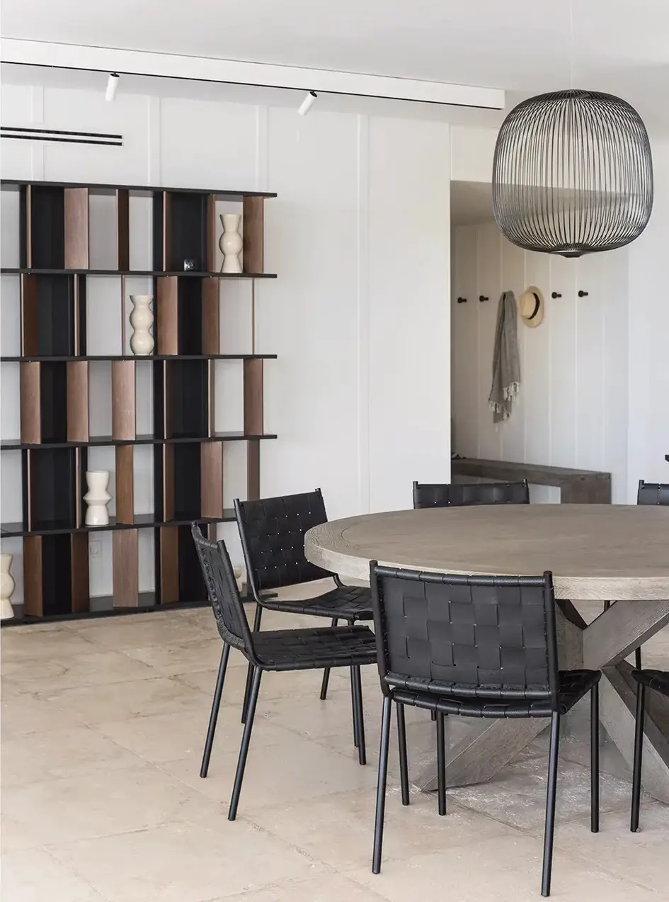 乌拉圭度假公寓 | 简约灰白空间,尽享水景之美-6