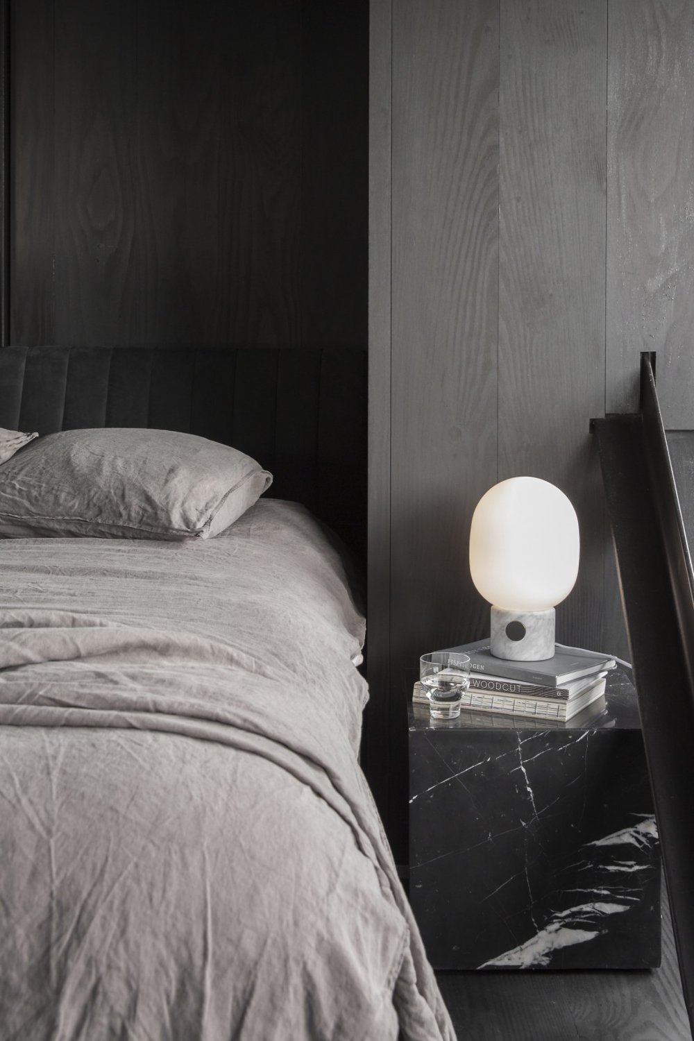 柔和灯光打造舒适卧室空间丨ELLEdecoration-5