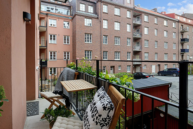 深蓝花卉壁纸 | 瑞典哥德堡大胆斯堪的纳维亚公寓设计-27