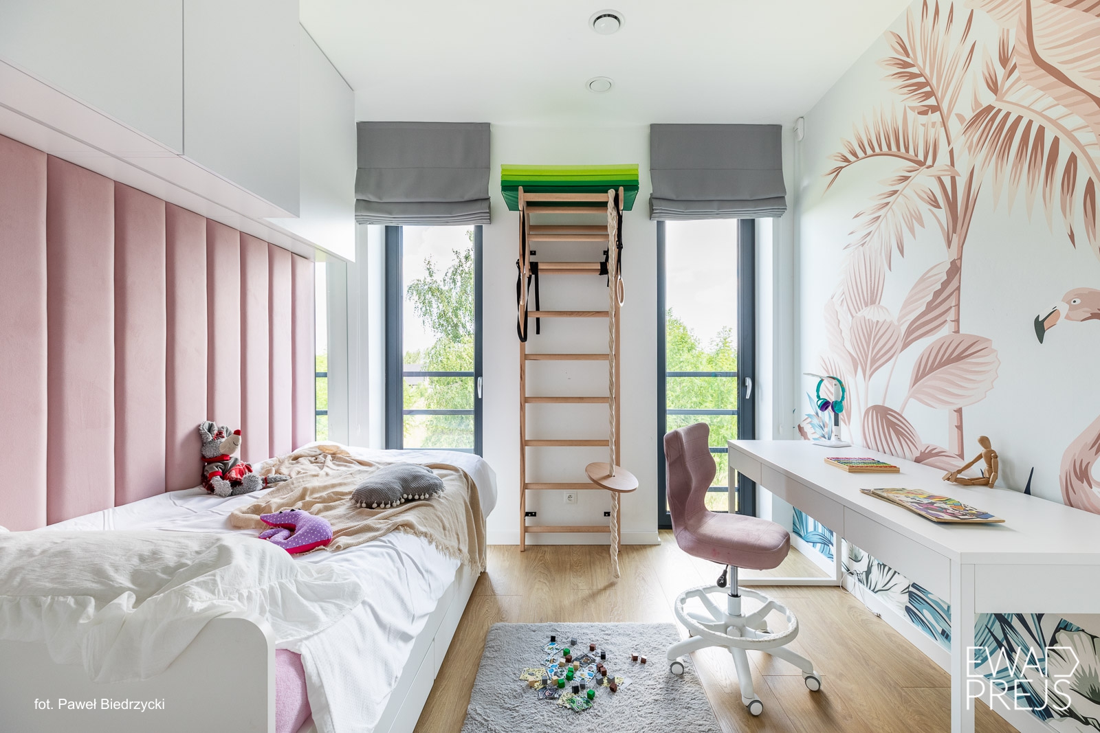 Interior in Mikołów - raw minimalism vs warm coziness-41