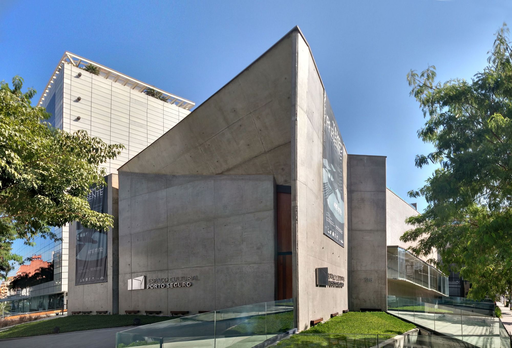 Porto Seguro Cultural Center / Yuri Vital-39