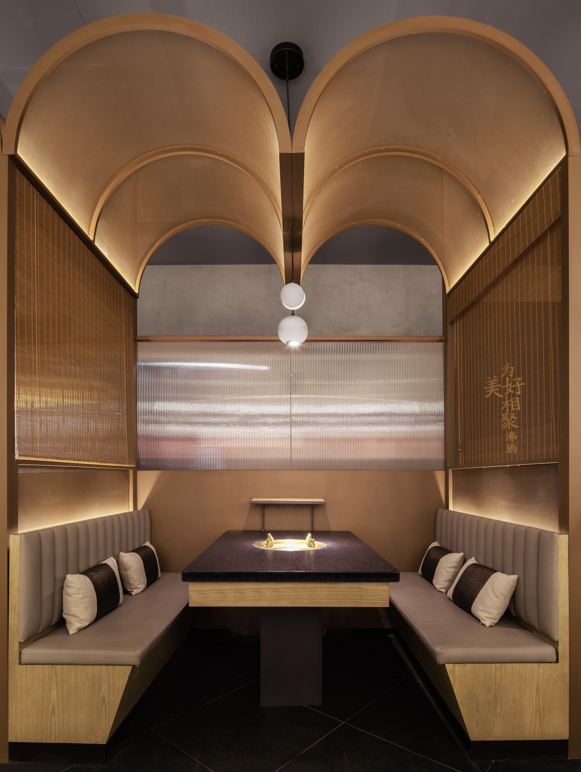 湖光山色 · 湊湊新中式餐饮设计丨INGROUP-37