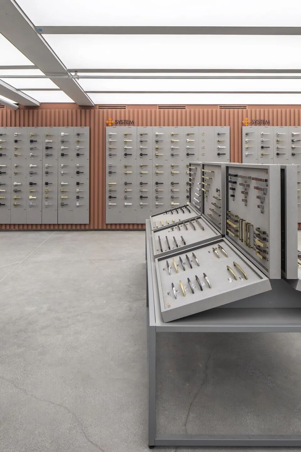 工业美学的空间叙事：System展厅的粗犷与精致哲学-14