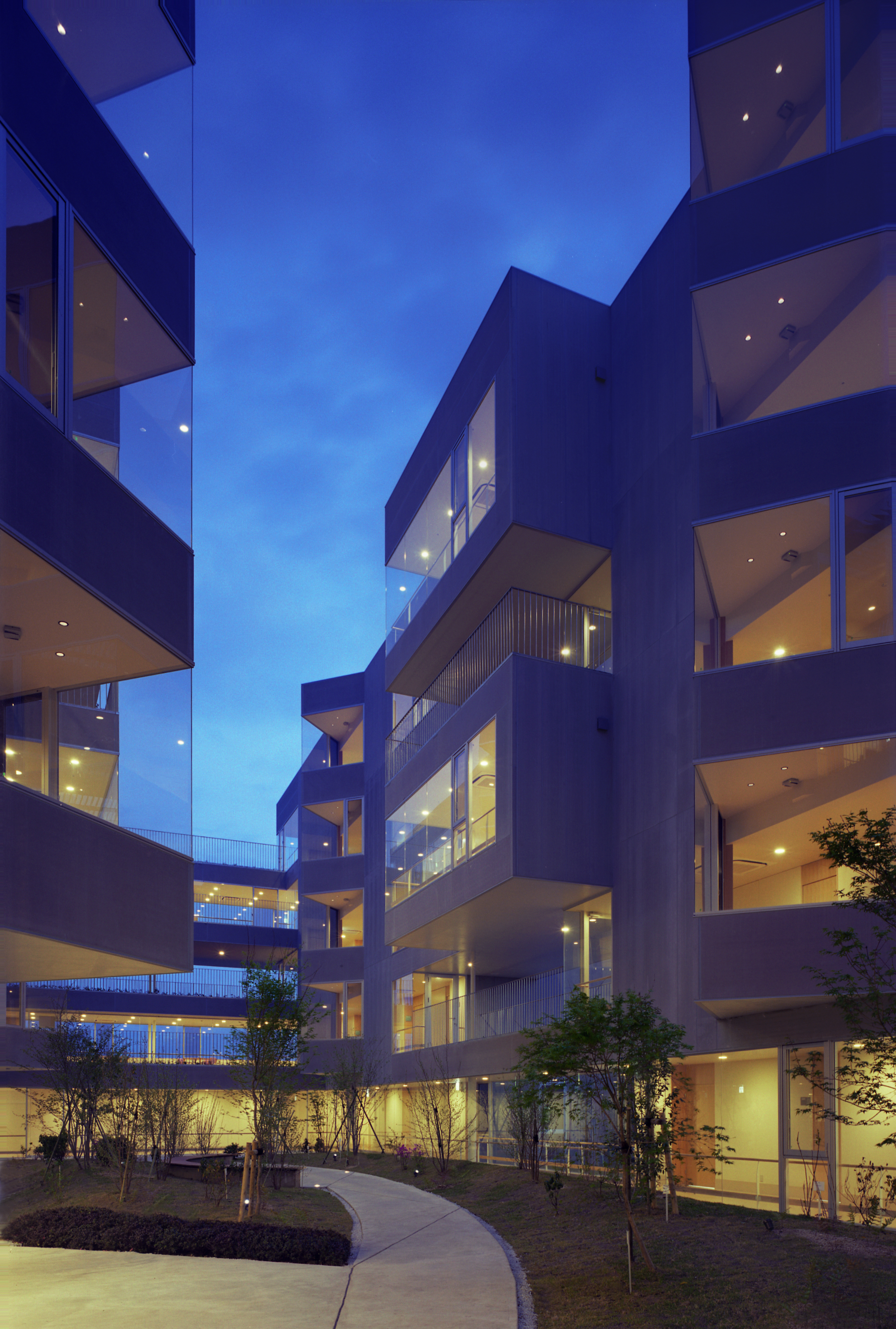 福井山峦间的温馨养老院-21