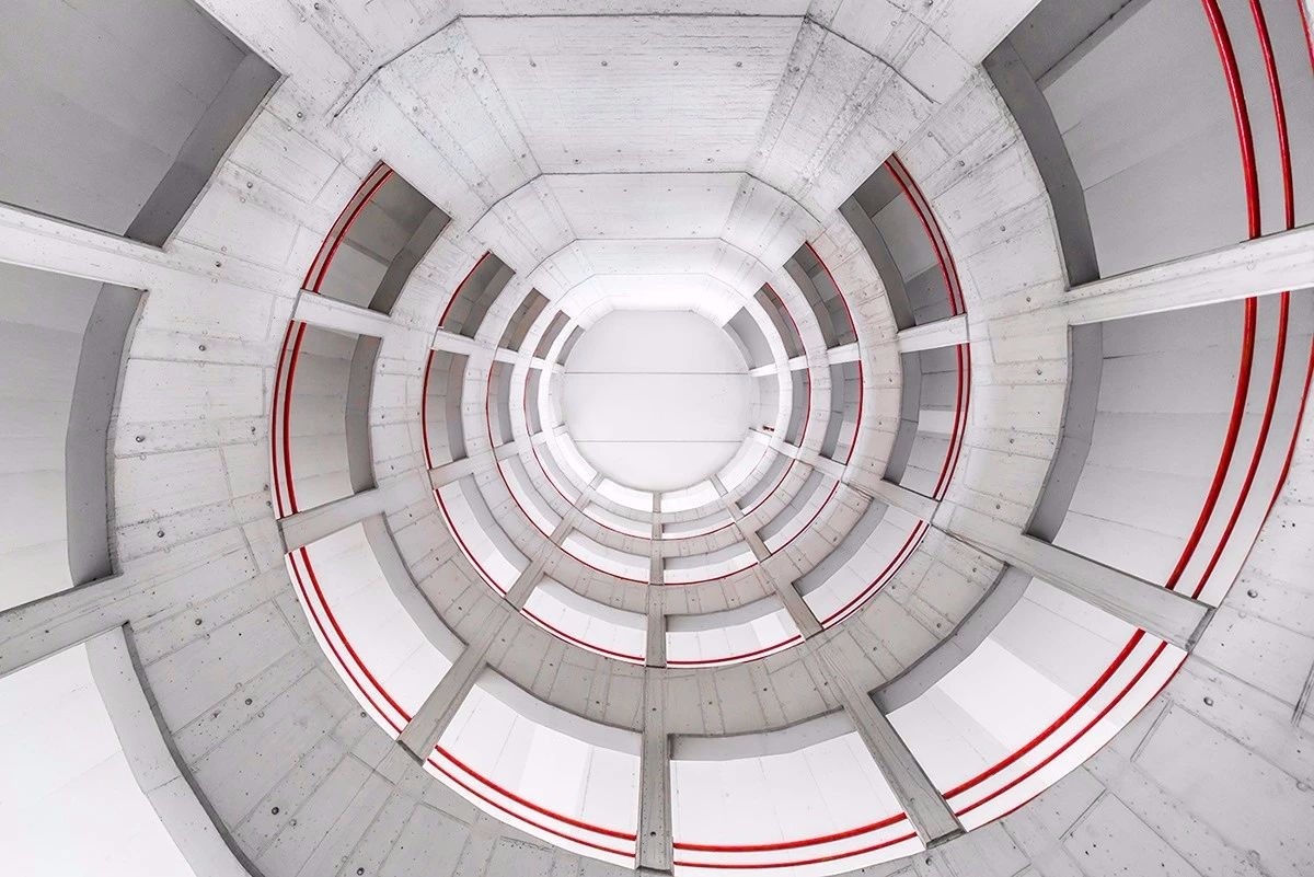 穿越天空的隧道 | 摄影师 Zsolt Hlinka 的几何建筑视觉-32