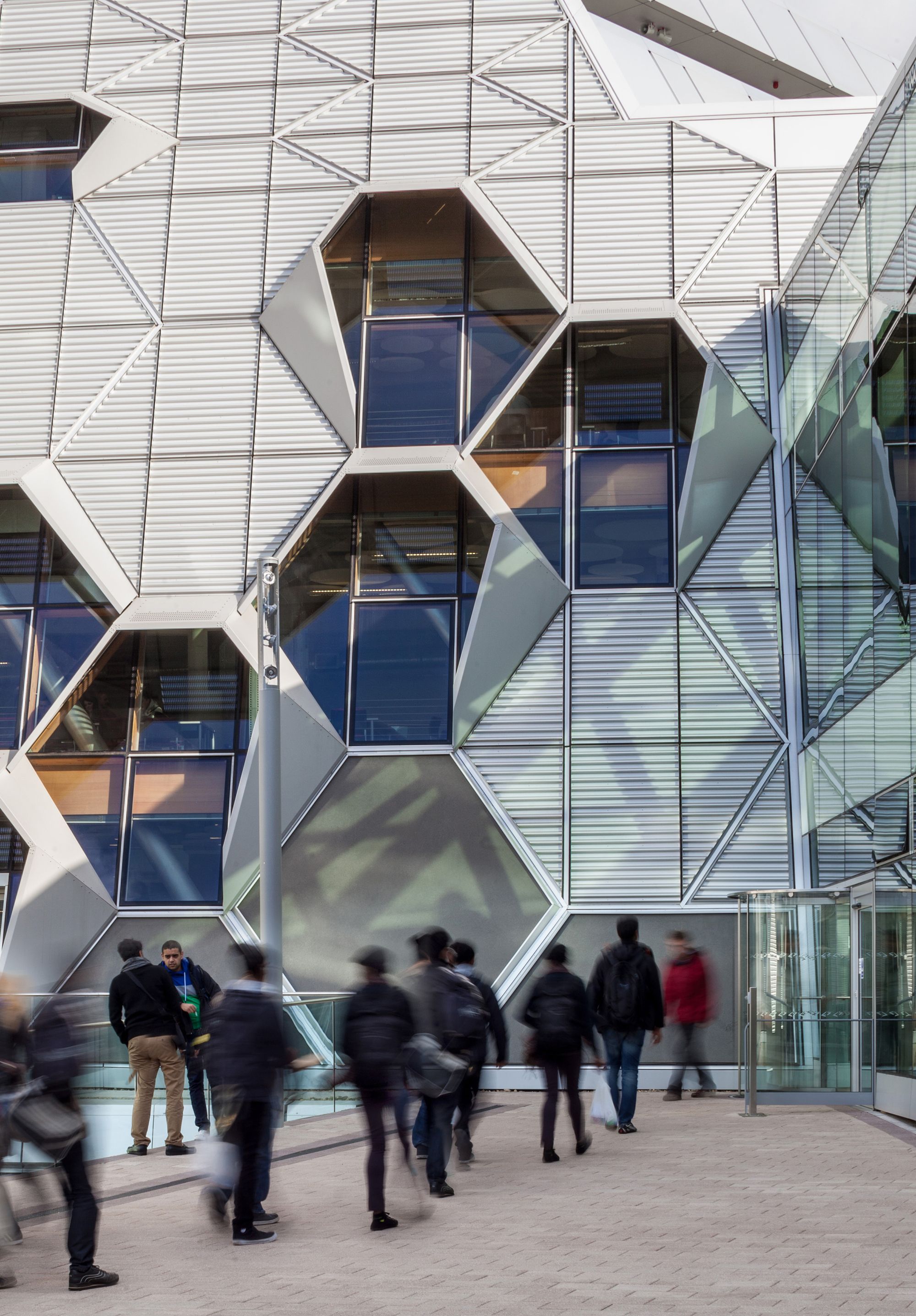 英国考文垂大学工程学院,灵活互动的空间设计-13