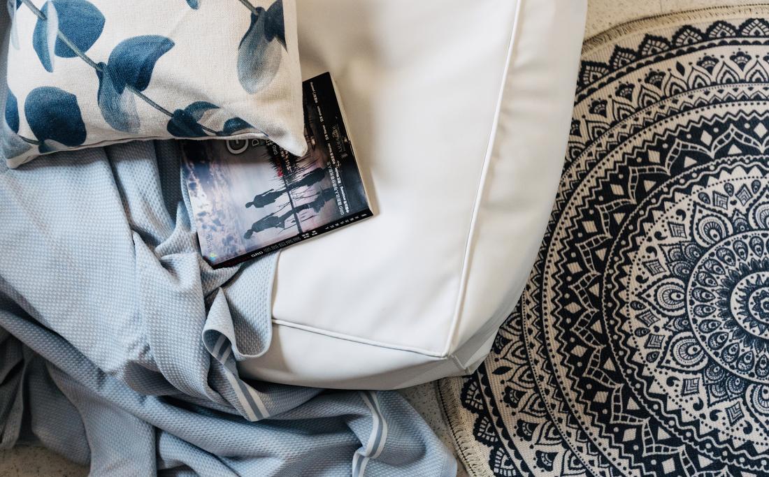 小户型现代简约风设计 | 色彩缤纷,布局巧妙-45