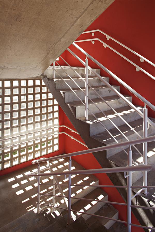 巴西圣保罗 Corruíras 住宅区——经济实惠与设计的完美结合-17