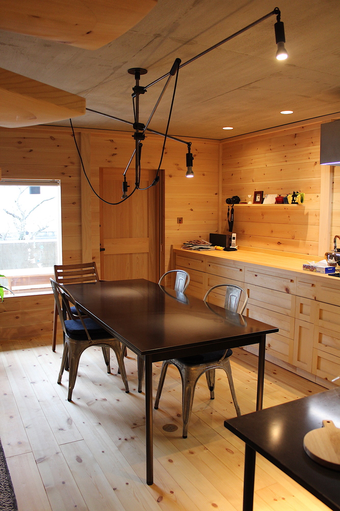 日本名古屋城堡附近的螺旋木质楼梯住宅-19