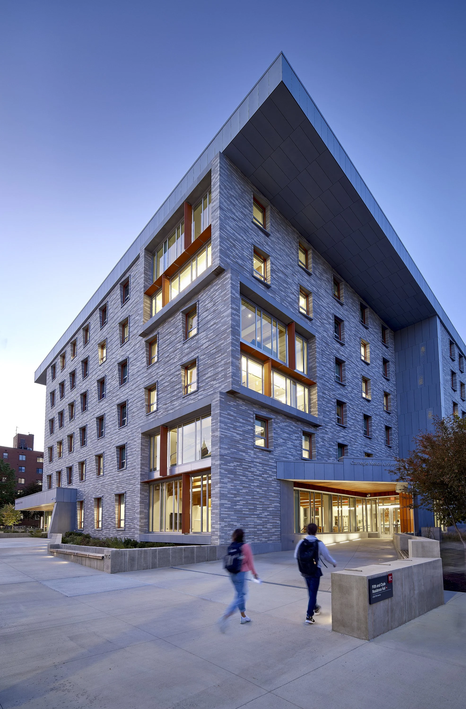 卡内基梅隆大学第五大道与克莱德楼及社区共享空间丨美国匹兹堡丨LTL Architects-0