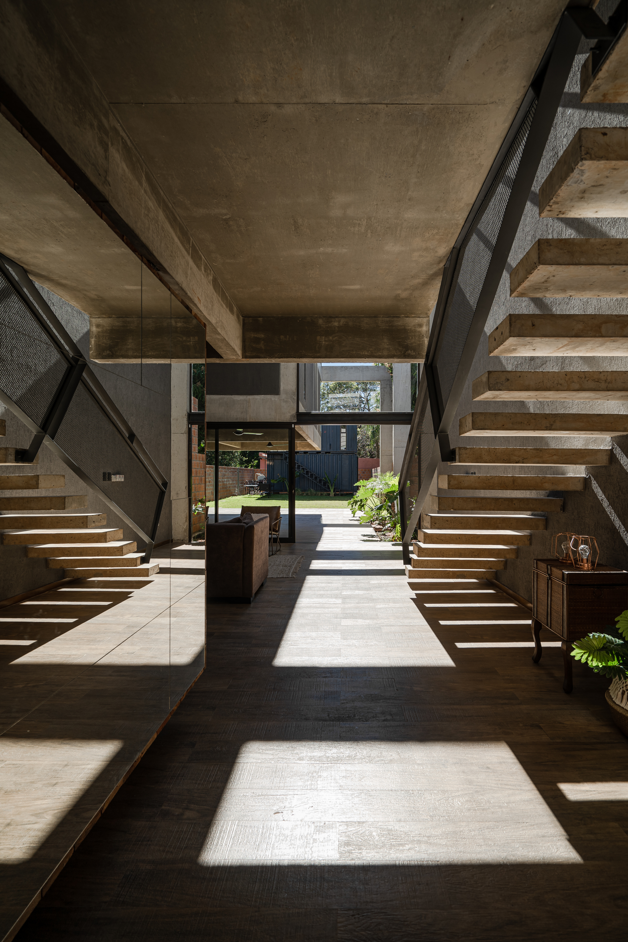 Levitate House / BAUEN-28