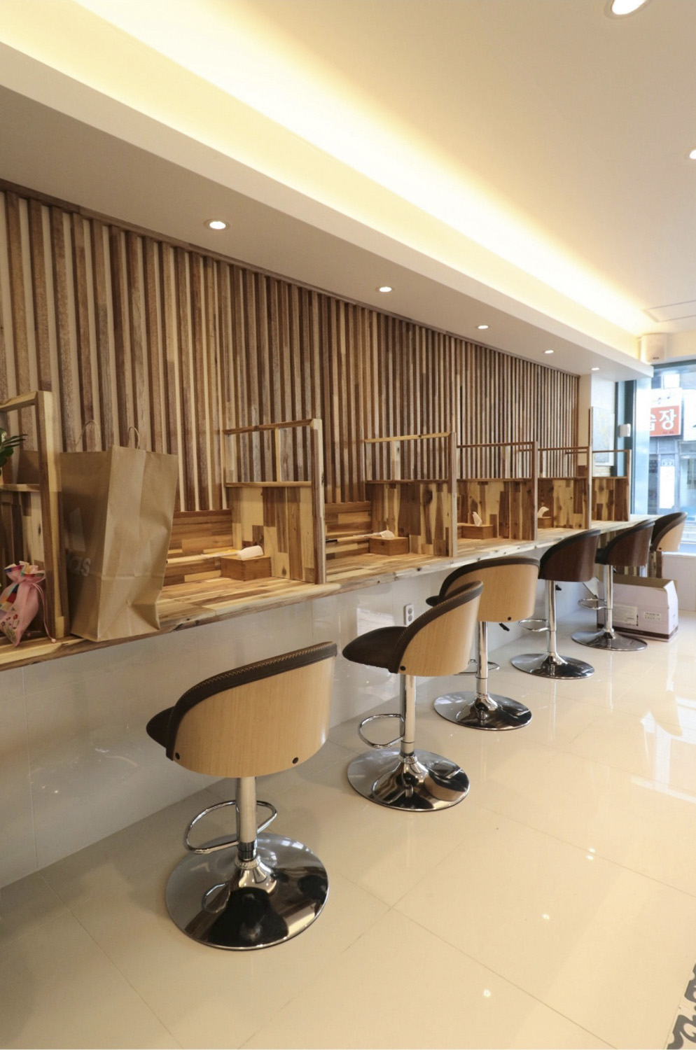 25 平米小面馆，明亮温馨的灯光设计-9