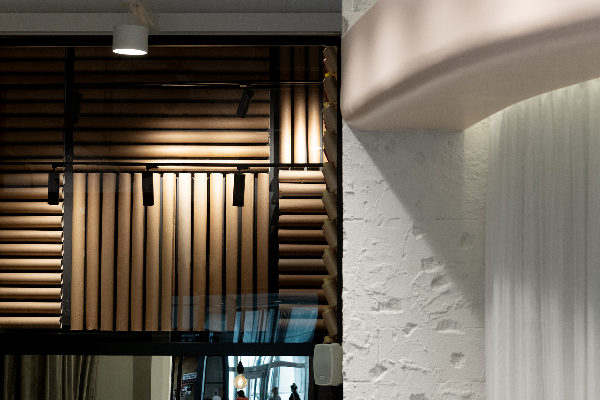 凯伦·米兹拉希的展示厅-23