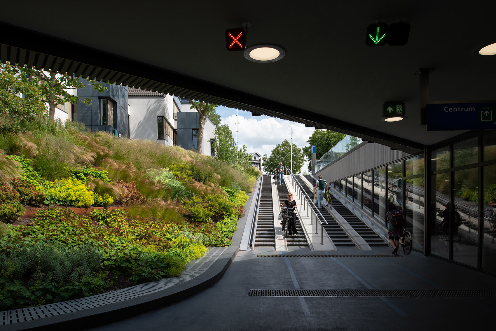 兹沃勒地下自行车停车场入口丨荷兰兹沃勒丨PosadMaxwan-18