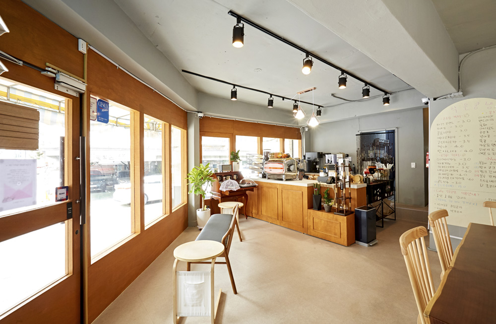 白色梦幻咖啡厅 | 小巧精致的艺术空间-6