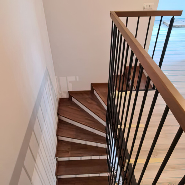 带格栅围栏的定制楼梯  格拉迪乌斯丨Gradius（乌克兰）-3