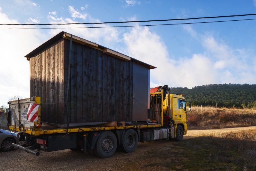 西班牙文化遗址旁的可逆式木钢展馆-41
