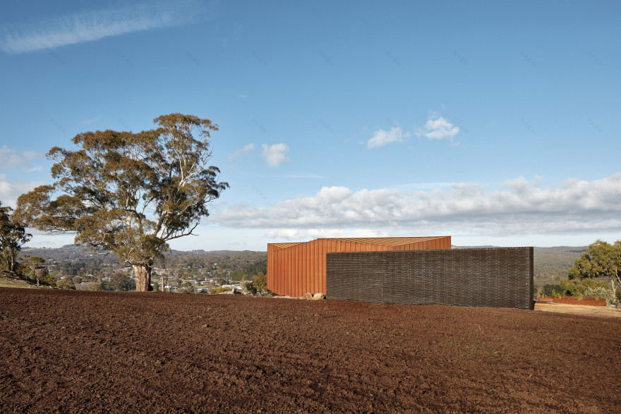 澳大利亚 Breakneck Gorge 度假屋 - 融入自然的折叠钢铁雕塑-20