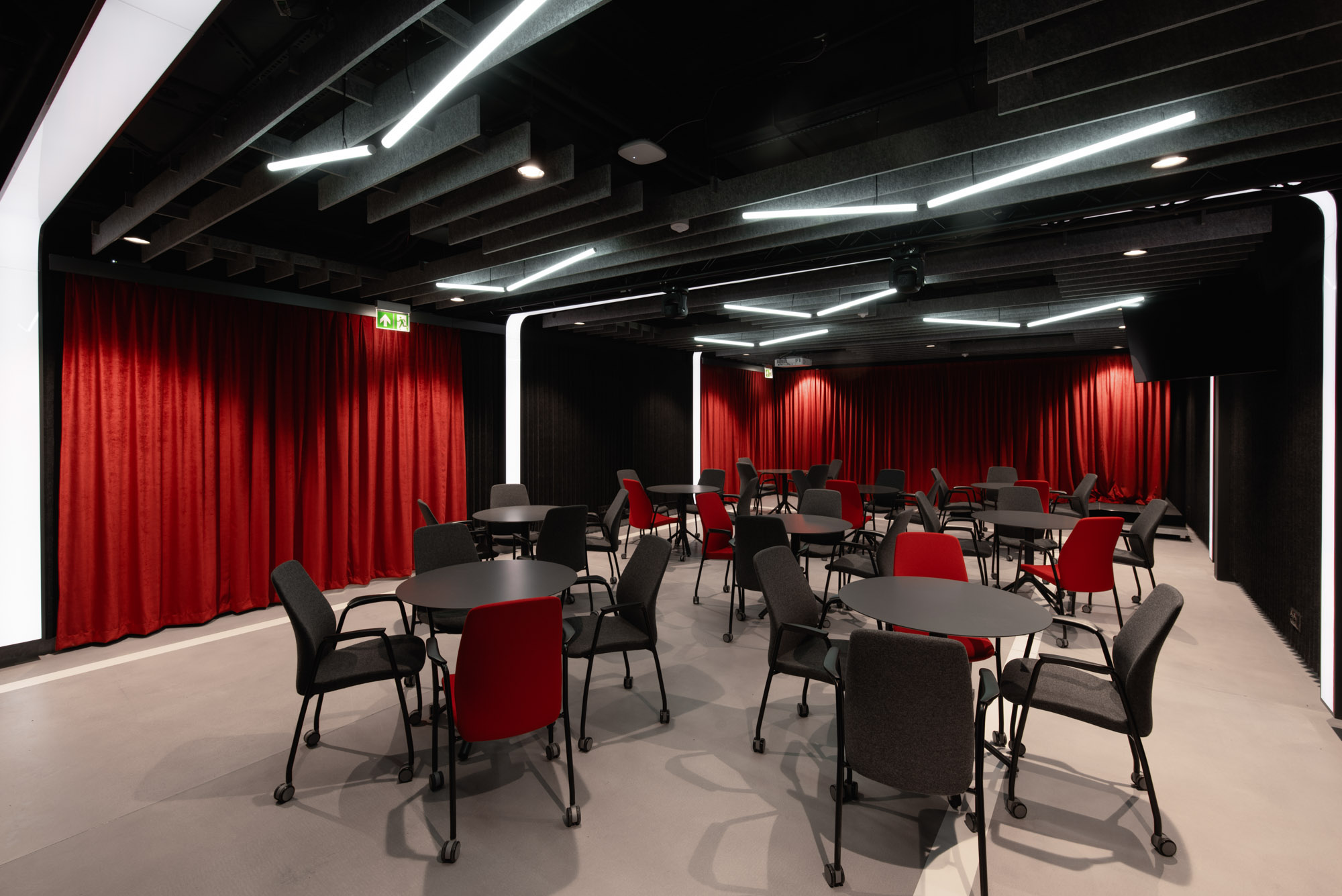 华沙中心地带的现代主义办公室设计丨波兰华沙丨mode:lina™-16