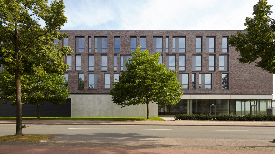 德国比勒费尔德市购物中心办公楼-8