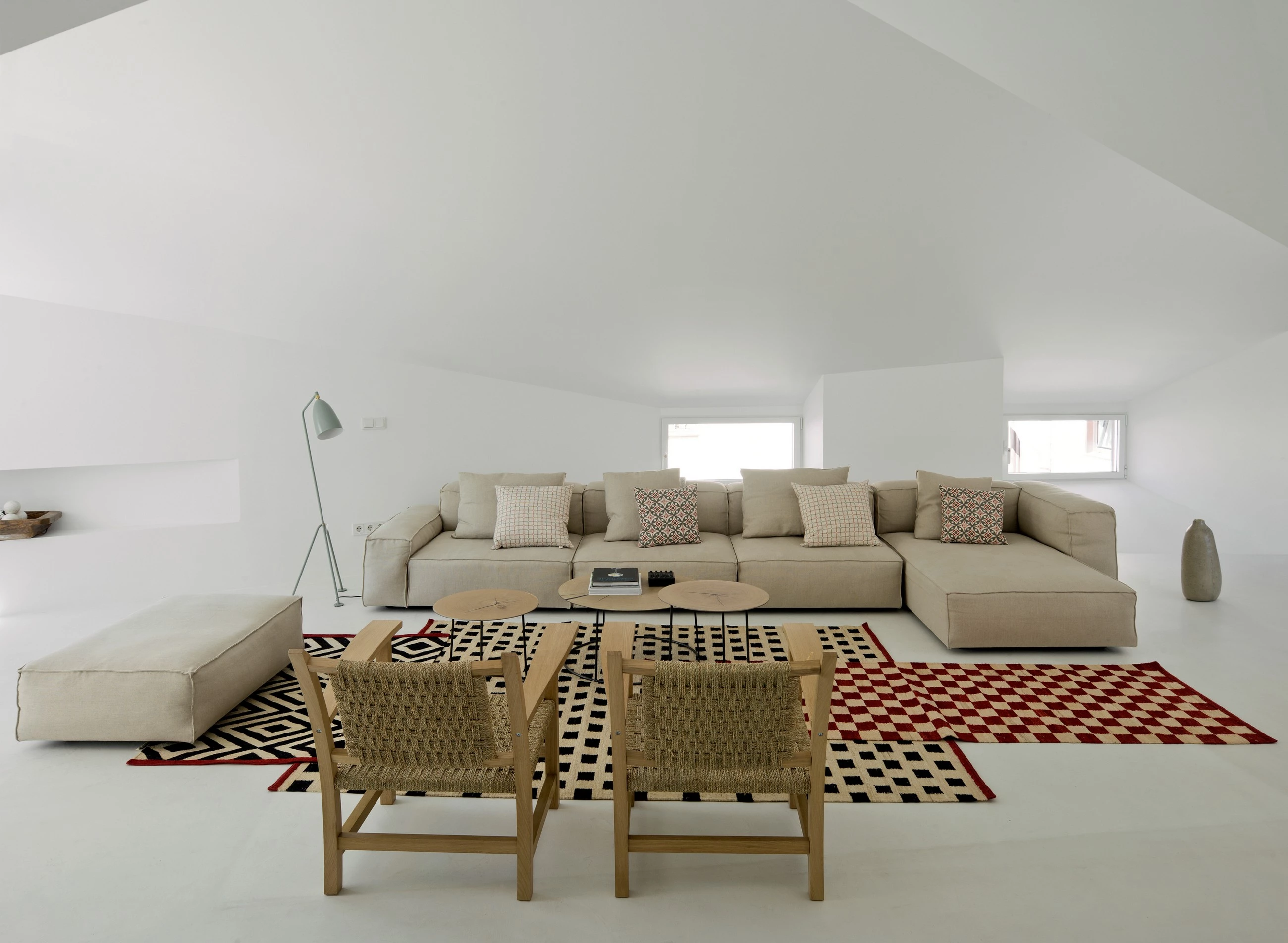 融合传统与现代的西班牙公寓设计-15