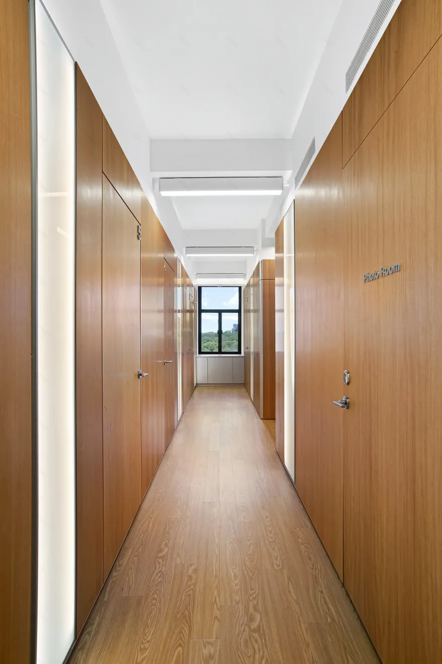 公园景观皮肤科诊所(注:Dermatology常见指皮肤科相关业务场所,这里结合语境推测为诊所,若有更合适背景信息可调整) 丨studio ai architects-12