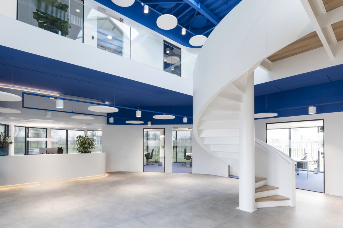 荷兰 Nouwens Transport 办公室的动态圆环设计-12