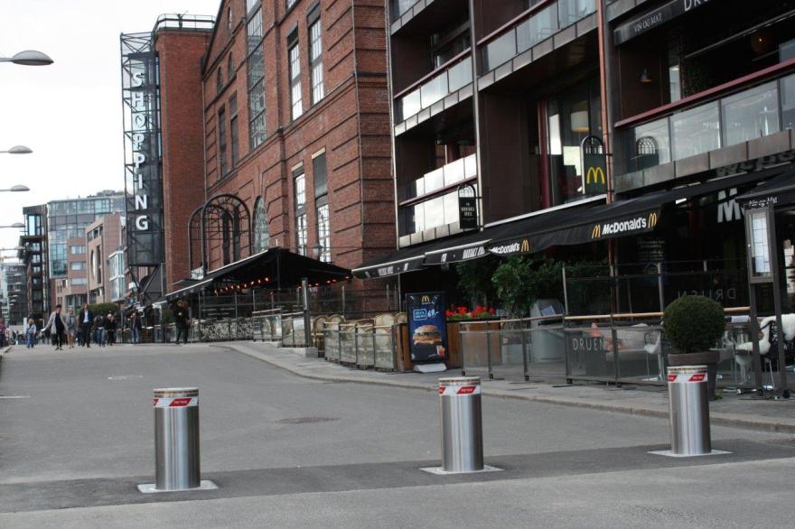 意大利 Pilomat 自动升降防撞柱应用实例-9