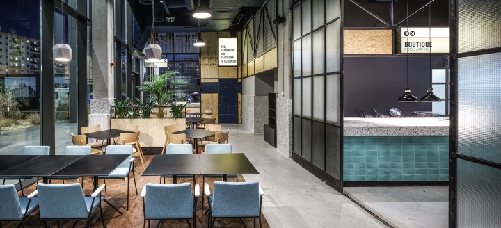 Bucharest 电车餐厅 · Yellow Office 的工业风设计-41