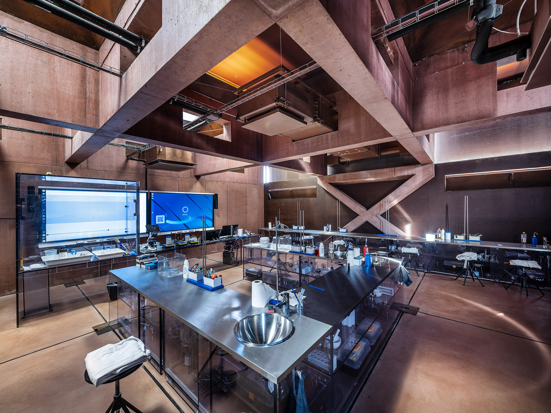 新舊共榮的城市典範：捷克舊磨坊改造，融合藝廊、教育中心、市民共享的文化場域 | FAM-45