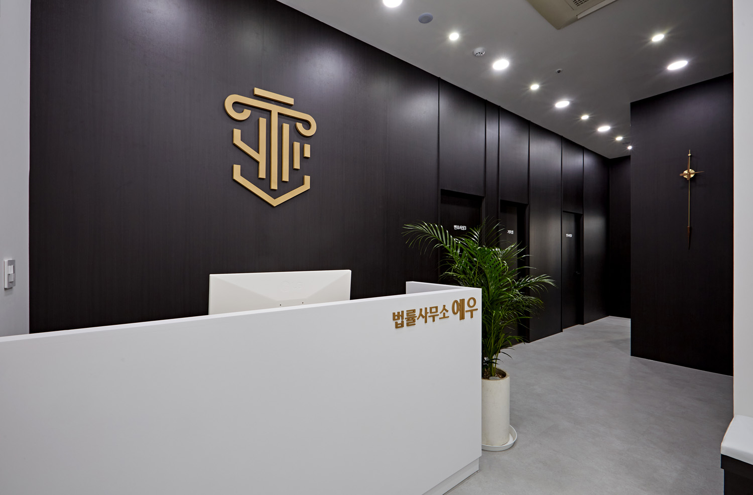 28 平极简黑白风格法律事务所室内设计-7