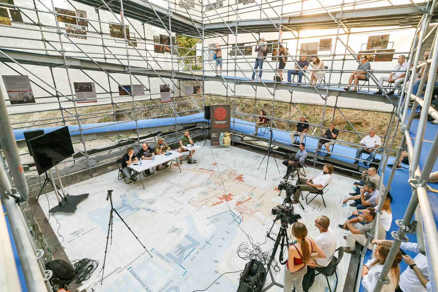 乌克兰尊严革命博物馆临时展览馆·“立方体”丨乌克兰基辅丨Iegor Shtefan,urban curators-16