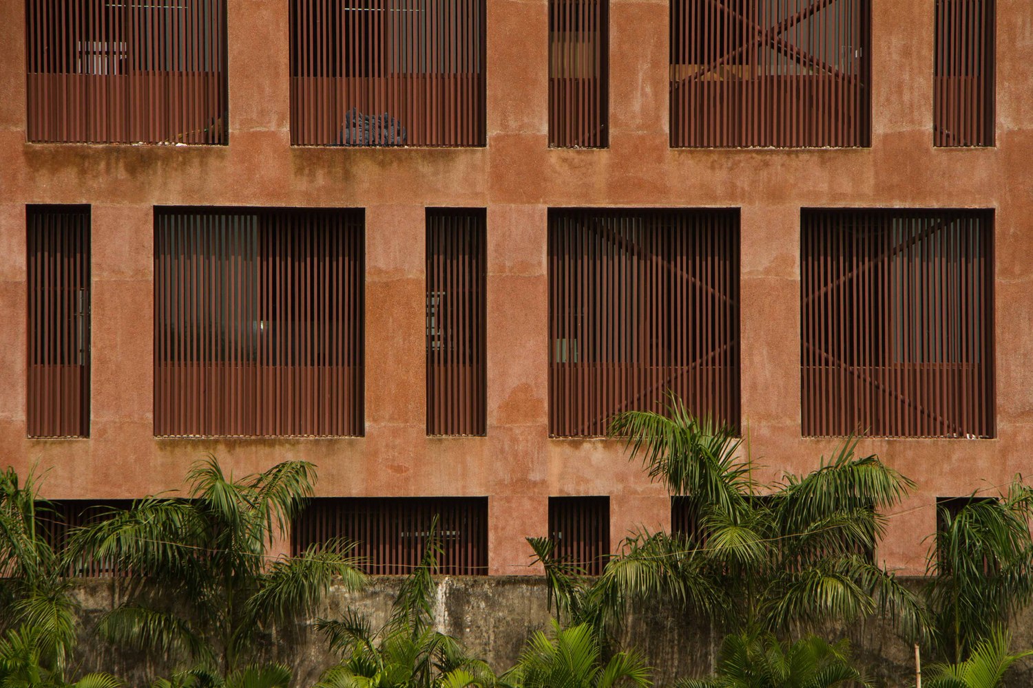 红色行政楼 · 节约空间的智慧校园设计丨孟加拉国达卡丨Archeground-17