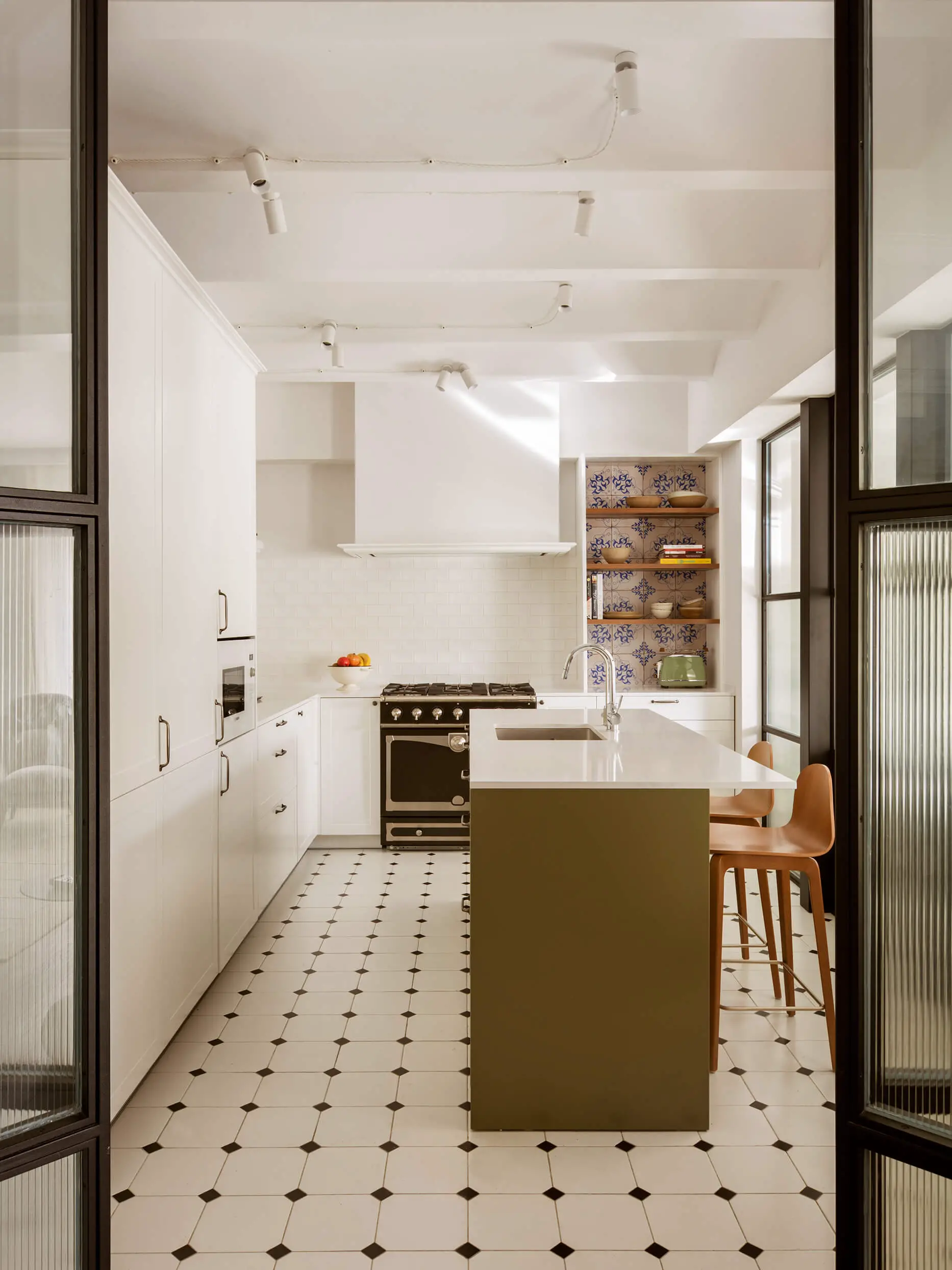 巴塞罗那 200m2 公寓现代改造,The Room Studio 的绿色魅力-8