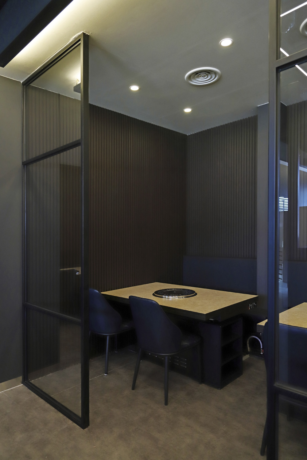 高级黑 | 100 平米家居设计的精致艺术-15