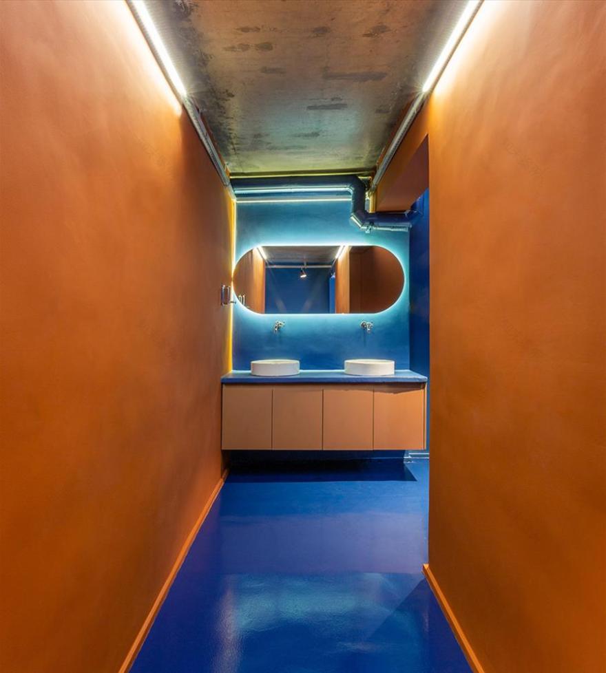 巴西 Pinheiros 办公空间设计 · 钢铁丛林中的绿色鸟巢-6