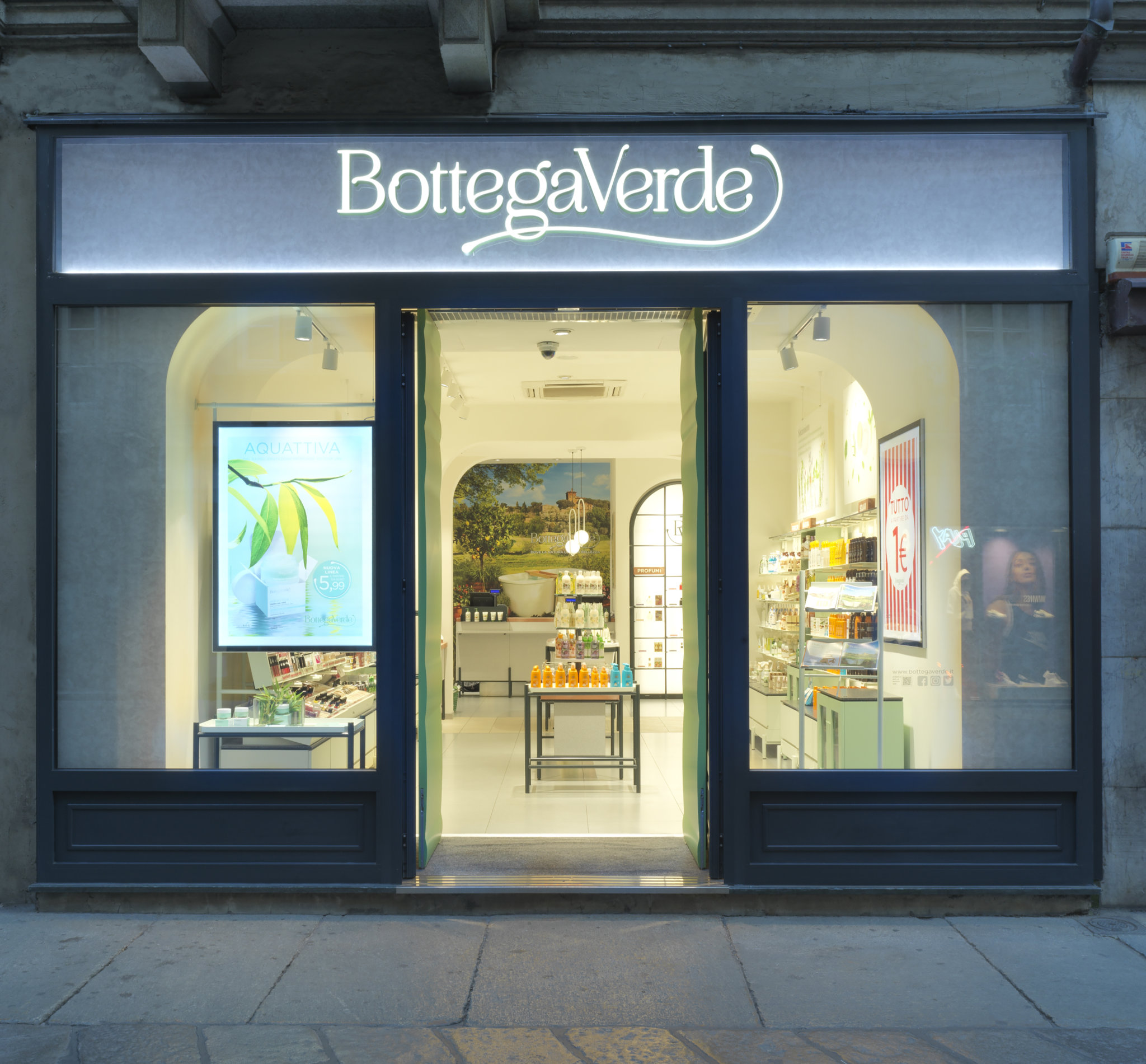 Bottega Verde concept store by Robilant Associati-8