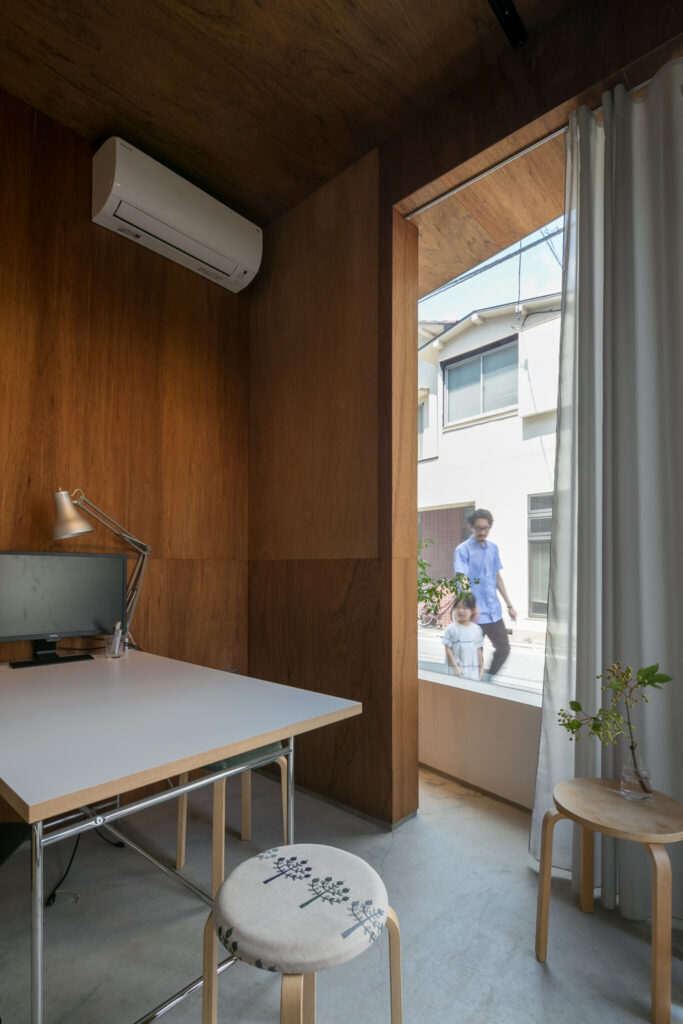 都市に住まう建築家の選択　家の中と外に、たくさんの居場所を作る | Architecture | 100%LiFE-18