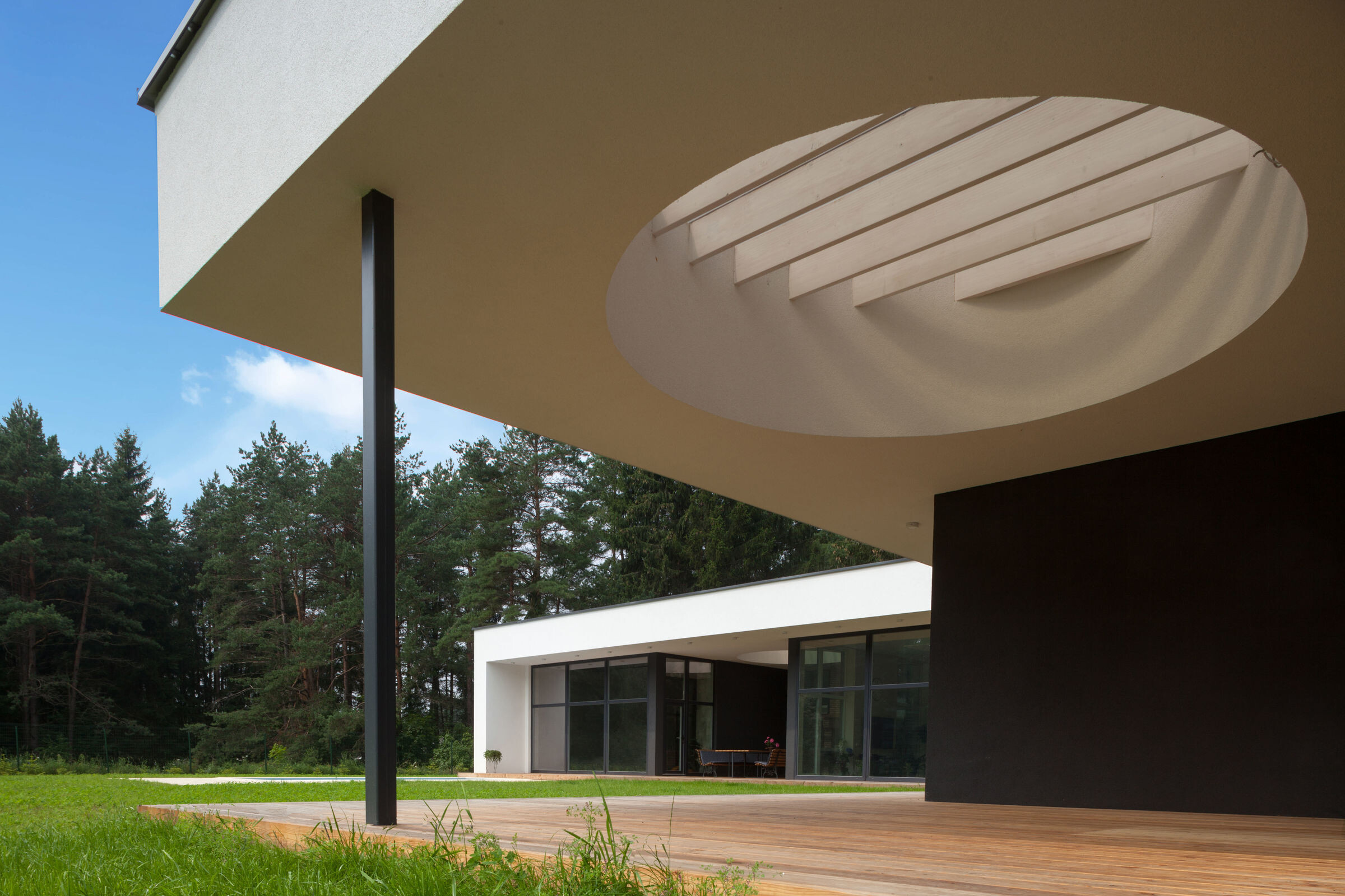 森林中的现代私密别墅-14