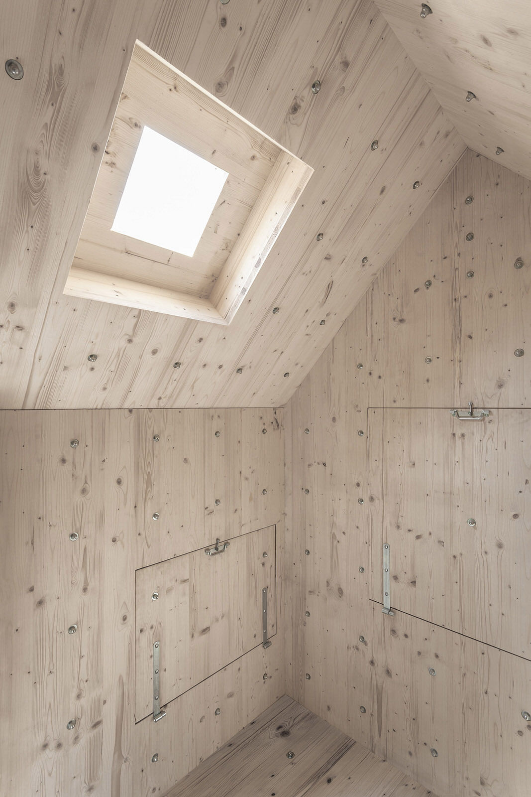 “Antoine”瑞士高山小屋丨BUREAU A-11