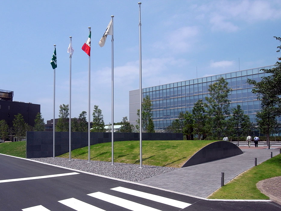 日本北九州科技中心绿意盎然的前院设计-8