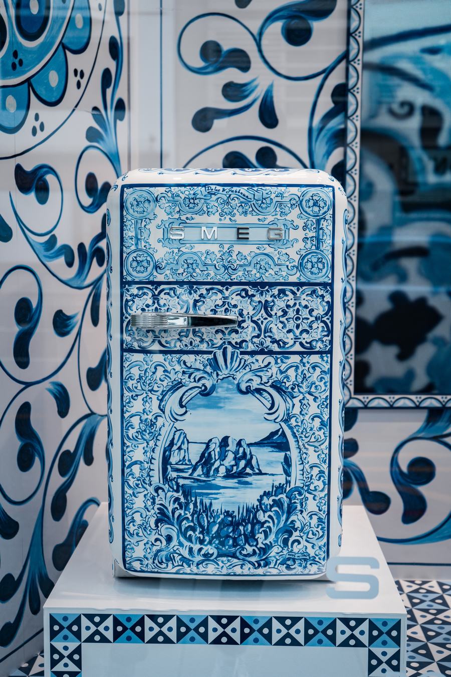 Smeg x Dolce & Gabbana推出最新合作:蓝色地中海 - 米尚丽零售设计网 MISUNLY- 美好品牌店铺空间发现者-8