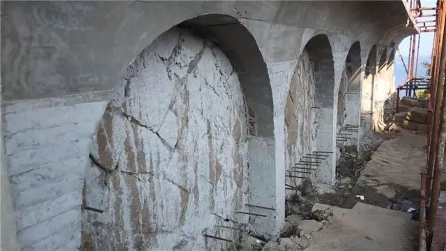 《梦想改造家》封神之作：同样花了130万，爆改悬崖之上老破危房，真的太牛了！-87