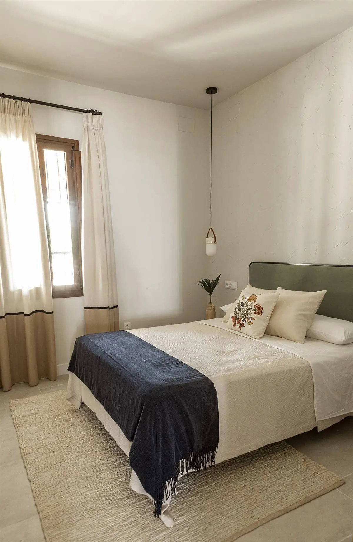 西班牙 50 年代沙色别墅 | 传统与现代的完美融合-10