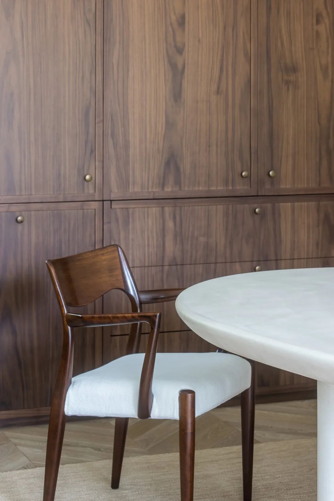 平衡内饰丨保加利亚鲁塞丨Nathalie Deboel-21