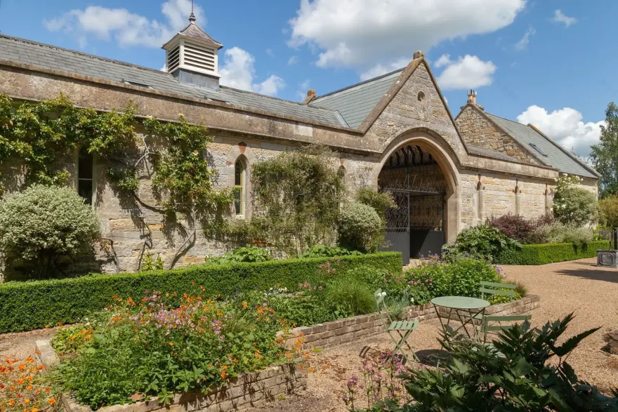 英伦风情下的法式庄园复兴-13