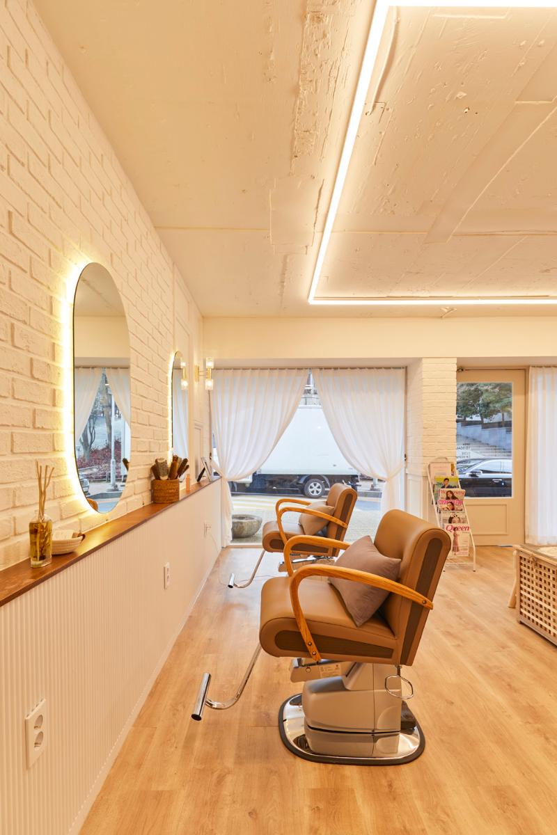 26 平米温馨美容室设计，明亮灯光照亮温馨空间-12