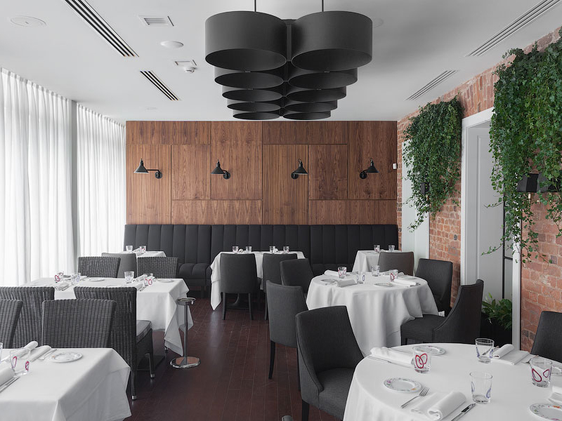 莫斯科 Semifreddo 餐厅 | 砖墙裸露,简约精致-25