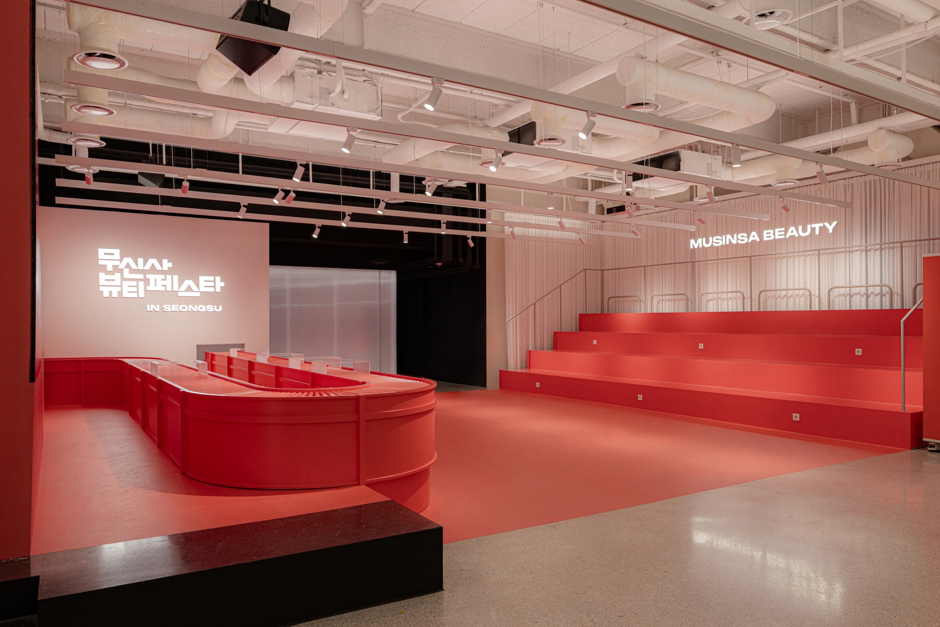 慕色（木辛）莎美妆节

注：Musinsa可能是品牌名，音译为慕色莎或木辛莎等，在没有更多背景信息下较难确定最合适的中文名称，但Beauty Festa明确是美妆节  丨Docent Design-1